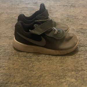 Nike Kids Black and Gray Sneakers